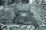 Archeologický odkryv hradního sklepení pod velkým palácem v letech 1928–1929. Pohled k jihozápadu. Autor neznámý; © NPÚ Praha, inv. č. N014339 (fotosbírka).
